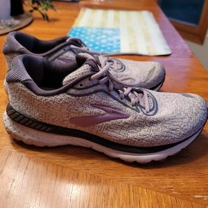 Women's Brooks Adrenaline size 8